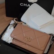 [Brand new] Chanel 19 Wallet On Chain 焦糖啡色 Caramel NB356
