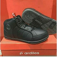 ARDILES School Shoes Size: 33