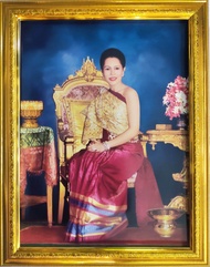 กรอบรูปกระจกมงคล ภาพ พระราชินีในสมัย รัชกาลที่9ขนาด 18×23"นิ้ว