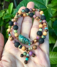 ||沙漠藍玫瑰|| 繞二圈手珠。紫雲母/蛇紋石/土耳其石/白沙沉香