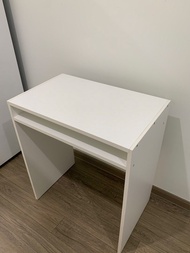IKEA 書枱 白色電腦桌 連電線架 收納架
