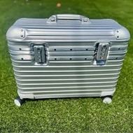Rimowa aluminium pilot 銀色行李箱