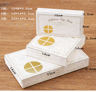 กล่องใส่ทาร์ตไข่สีขาว ลายตัวอักษรสีทอง แพค 20 ใบ สำหรับใส่ถ้วยเบอร์ 207 มีให้เลือก 3 ขนาด *เลือกแบบ/