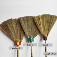 Penyapu lidi bertangkal berhulu Penyapu Buluh Lidi kelapa Batang Buluh Coconut leaf broom Penyapu Li