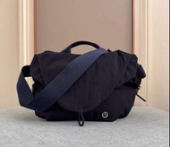 💎Certified Merchant💎lululemon Curved Crossbody Bag magnetic chest bag messenger bag men and women ba