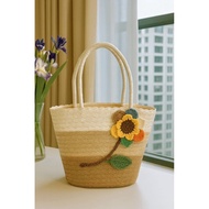 Medium size 33cm shoulder bag with zipper in neutral color for women traveling and going to the beac