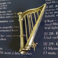 一枚好的胸針 - 給每天彈奏豎琴的你 - 豎琴別針