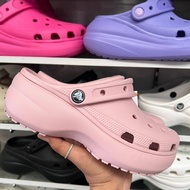 Free 4Jibbitz=100฿ต่อ1คู่ รองเท้าแตะผู้หญิง Crocs Platform Clog รองเท้าผู้หญิง 13สี รองเท้ารัดส้น รองเท้าหัวโต รองเท้าส้นสูง 2.5" รองเท้าเบาและนุ่ม ใส่สวย