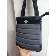 DESCENTE SLING BAG Item selected bundle