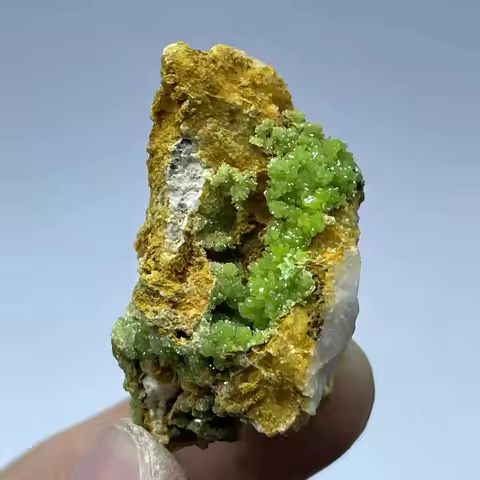 Natural GuangXi Pyromorphite Plumbogummite Mineral Specimen Quartz Rock Healing Stone Home Decor Gif