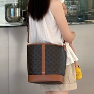 必備實用款😍Celine瑟琳經典凱旋門老花中號水桶包單肩斜挎包