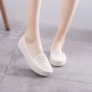 （A So Cute）☃✌❄Crocs รองเท้าผู้หญิงฤดูร้อน S หลุม S รองเท้าแตะสีขาวพลาสติกกลวงไม่ลื่นเรียบพยาบาลรองเท้าตั้งครรภ์สบาย