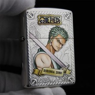 【美國經典火機品牌】Zippo(日版)「ONE PIECE 海賊王 草帽海賊團 索隆 浮雕彩繪」防風煤油純銀/黃銅套殼打火機
