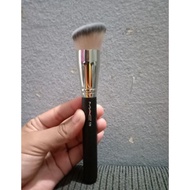 MC authentic and it cosmetic brush foundation easy to blend