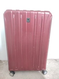 DELSEY Large Red Luggage Soft Hard Shell 30kg 27", Pre-owned.DELSEY 大号红色行李箱软硬壳 30 公斤 27 英寸，二手。