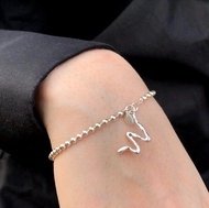 สร้อยข้อมือ 3 mm พร้อมจี้ตัวอักษร / bead bracelet with Alphabet Pendant by minormood