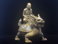 choi.2009泰國佛牌 屈麗定湯 龍婆了龍財龜 供奉型