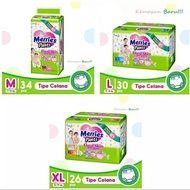 Package 1 Carton Contains 4 BALL PAMPERS MERRIES PANTS GOOD SKIN L30/XL26/M34 - MERRIES PANTS GOOD SKIN