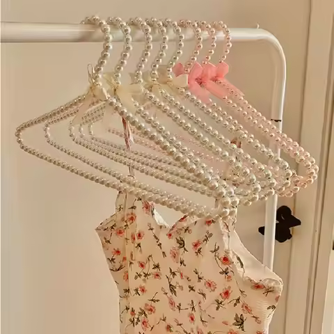 Elegant 2026 Girls Princess Style Pearl Hanger Viral Fairy Cute Non Slip Glitter Hanger Clothing Sto