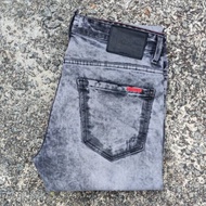 48/35 Second-Hand Jeans DSQUARED Actual Waist Measurement 35" Total Length 43.5" Leg Ends 6.2" Made 