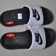 sandal slip on pria nike victori one slide