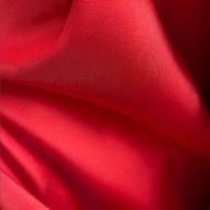 ผ้าซาติน Mikado แข็งในสีขาวและสีดํา ผ้าซาตินลายทแยงหรูหราตามลานสําหรับงานแต่งงานชุดและโครงการเย็บสูท