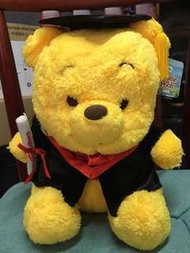 小熊維尼畢業公仔