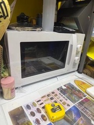 WHIN 微波爐 光波爐  咖啡機。小米電飯煲。 小食架及小食一大炸還有一個冰肌。