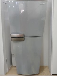 （60天有壞包退錢,免費代上gogovan在你家中樓下等就可以，gogovan費用自付）【東芝 Toshiba】雙門冰箱 GR-M24HGF ｜正常運作、節能省電、租屋族首選