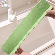Sink Water Blocker Board, Kitchen Splash Guard Board, Suitable for Sink, Vegetable Basin, Silicone S