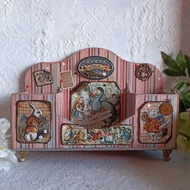 愛麗絲夢遊仙境桌面收納盒、刷架、化妝品架、美容盒