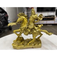 Beautiful yellow feng shui brass statue of a mandarin riding a horse, 22cm high, 26cm wide, 7cm wide