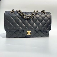 Chanel Classic Flap Bag 黑色羊皮 中號