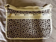 LeSportsac 心形豹紋斜孭袋