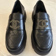 Chanel大雙C皮穿鍊菱格紋樂福鞋