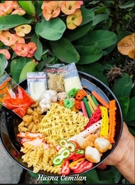 Seblak instan komplit seafood / seblak kuah instan komplit / seblak instan / seblak kuah / seblak instan khas bandung / makanan seblak kuah pedas / mie kuah seblak / seblak kuah jeletet / seblak instan komplit gratis ongkir / seblak instan murah