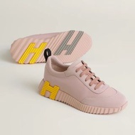 🎀全新*Hermes 愛馬仕Bouncing運動鞋(現貨） 人字紋 陶瓷玫瑰粉色 麂皮山羊皮運動鞋。尺寸：38