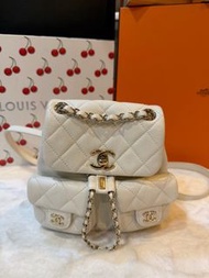 閒置新 24A 香奈兒/Chanel 白色荔枝紋牛皮 小號 Duma 雙肩包 小青蛙 芯片款 斜挎單肩包 底長18cm