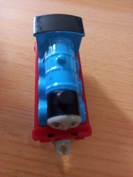 美泰兒（Mattel）製造的費雪（Fisher-Price）湯瑪士小火車系列中的湯瑪士火車頭。

這款玩具屬於 TrackMaster 系