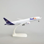 20cm 1:300 FedEx Aviation Boeing B777 Metal Aircraft Replica Diecast Collectible Display Plane Toy