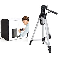 Amazon Basics Portable Photo Studio with 60-Inch Lightweight Tripod and bag
