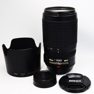 Nikon AF-S DX NIKKOR 70-300mm f/4.5-5.6G VR ED มุมมองภาพเทียบเท่าเลนส์ 105-450 มม. ในรูปแบบ FX/35 มม. ระบบการตั้งค่ารูปแบบใหม่ ให้คุณใช้เมนูกล้องสำหรับเปลี่ยนการตั้งค่าเลนส์ได้ จึงแบ่งเบาภาระให้คุณมุ่งสนใจที่การจัดองค์ประกอบและกรอบภาพเท่านั้น