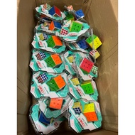 6-sided 3x3 Rubik's Cube comes with 1 good quality small Rubik's Cube