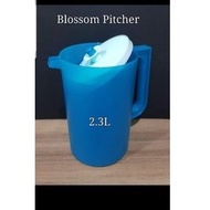 Tupperware WOW nice color ! Blossom Pitcher 2.3L (1) 13.9cm(D) x 22.4cm(L) blue color