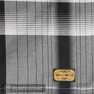 Sarung Wadimor Motif Kotak Hitam Putih Muslim Pria Perlengkapan Ibadah