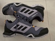 Adidas Terrex AX3 多功能低筒登山健行鞋