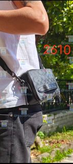 coach coach2610  蔻馳新款男士極簡隨身相機包 Charter  可以單肩斜挎 88 背包 斜孭袋