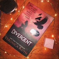 Divergent by Veronica Roth