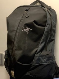 Arc'teryx  Men's 16l Arro Backpack