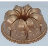 BUNDT PAN FLEURDELIS W/MIX 24 x 24 x 9.5 cm